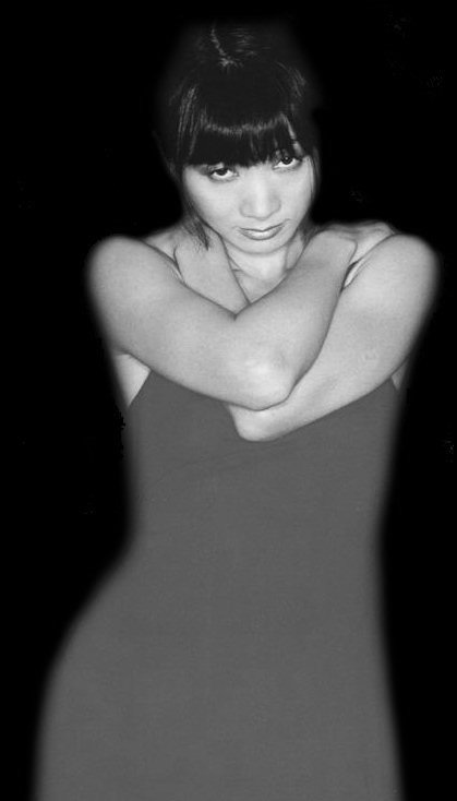 The beautiful chinese actress Bai Ling is wearing a stunning red dress, very revealing and exposing more than hiding her nice body (and of course her nipples, you start to know BAI Ling now, it seems she really enjoy this. Did it make her famous?)