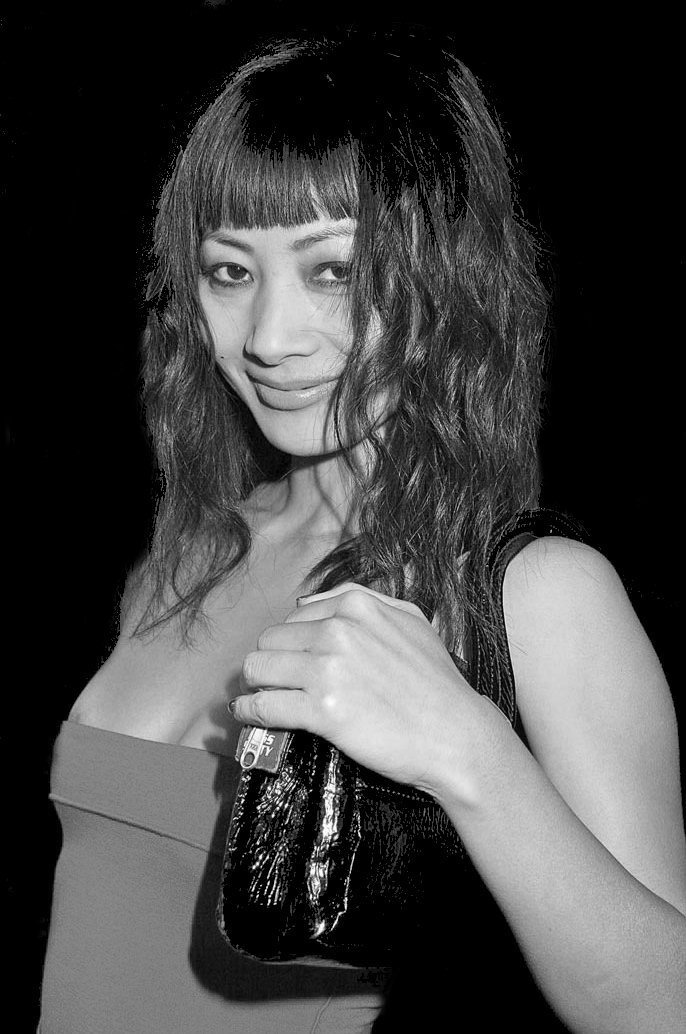 The beautiful chinese actress Bai Ling is wearing a stunning red dress, very revealing and exposing more than hiding her nice body (and of course her nipples, you start to know BAI Ling now, it seems she really enjoy this. Did it make her famous?)