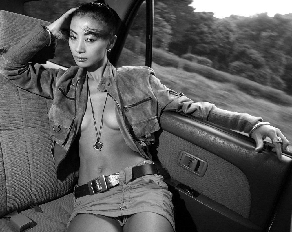 Sometimes the sexy chinese actress Bai Ling takes some trip and walks wild in the wild... undressing too, surely because of the heat.. 