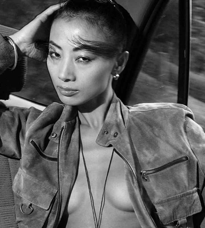 Sometimes the sexy chinese actress Bai Ling takes some trip and walks wild in the wild... undressing too, surely because of the heat.. 