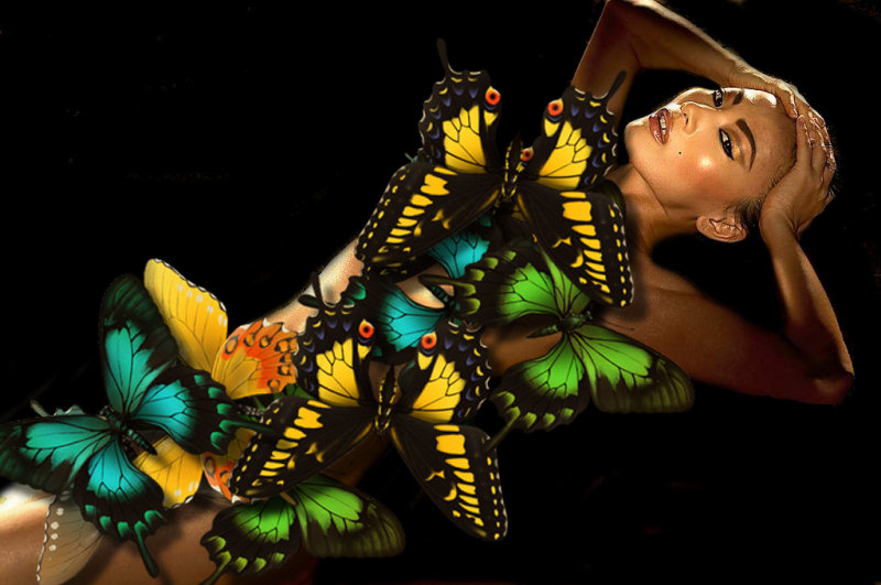 The beautiful chinese actress Bai Ling is attacked by butterflies !
Click on the picture to make them go away and undress her !