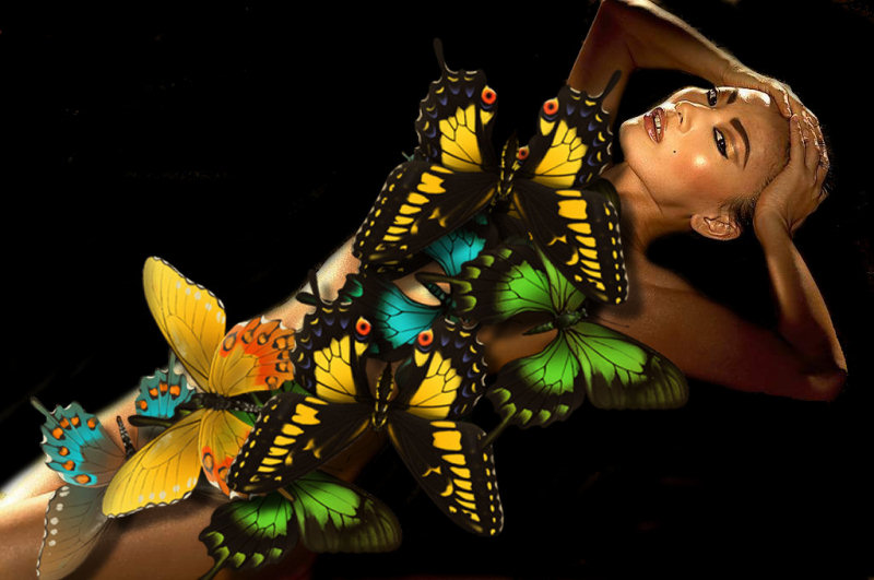 The beautiful chinese actress Bai Ling is attacked by butterflies !
Click on the picture to make them go away and undress her !